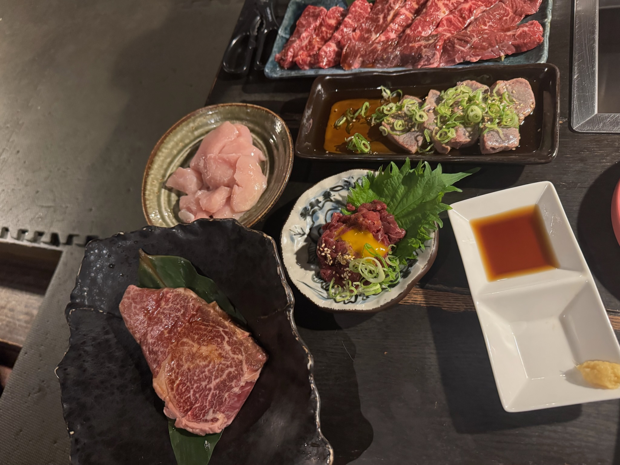 愛犬と行った焼肉店の盛り合わせ